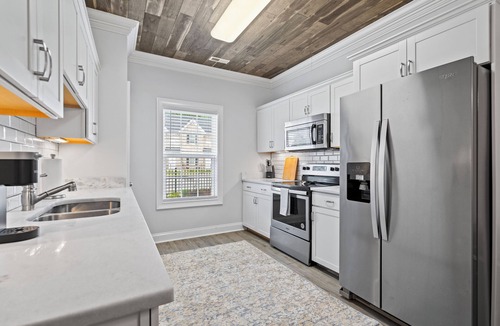 Florence House | Charming 3-bedroom, 2.5 bath townhome. Largest with accommodations in Florence.