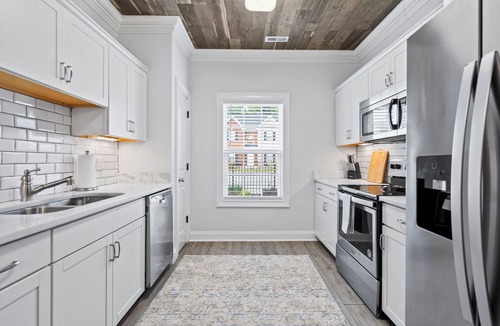 Florence House | Charming 3-bedroom, 2.5 bath townhome. Largest with accommodations in Florence.
