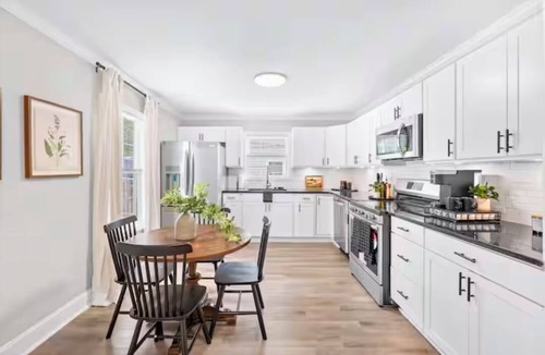 Belmont Historic District House | Charming 3-bedroom house with AC in Belmont