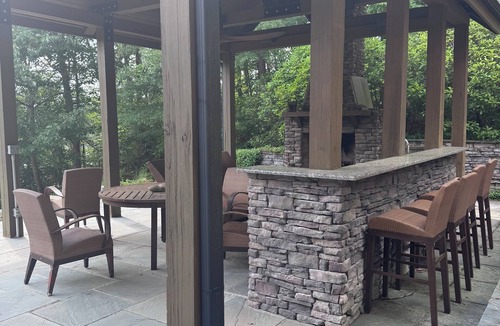 Arley House | Charming 3-bedroom lake house with outdoor recreation space and a large dock.