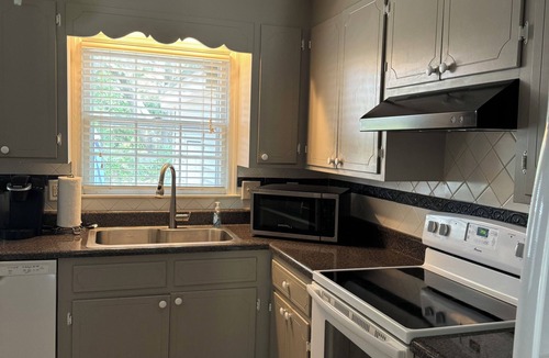 Mount Pleasant House | Charming 3 BR near downtown Charleston , in Desirable Mt. Pleasant