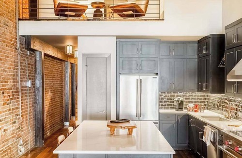Arts District Apartment | Charming 4 bedroom loft with wet bar, central AC & full kitchen