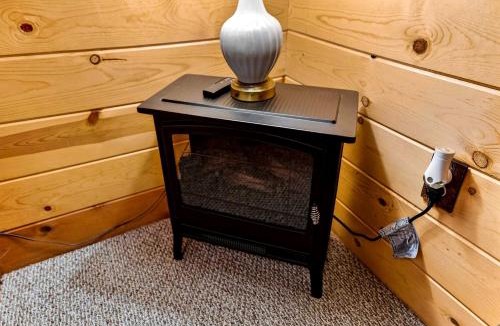 Cabins House | Charming Cabin Getaway with Loft Hangout & Outdoor Oasis in Cabins, West Virginia