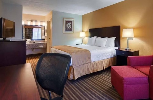 Tyner Hotel | Charming Chattanooga Room Minutes from Tennessee Aquarium & Lookout Mountain