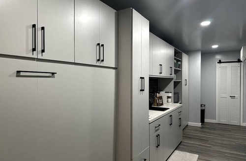 Sardis Cabin | Charming Container Home with Hot Tub near Sardis Lake, Perfect for a Romantic Glamping Getaway