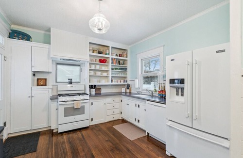 Pella House | Charming Downtown Pella Cottage | Epic Game Room | Walk to Shops & Restaurants