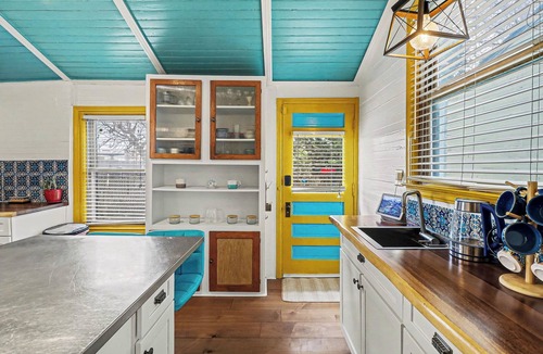 Corktown House | Charming Historic 2 Bedroom Corktown Home With Spanish Style Kitchen