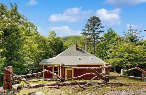 Montreat House | Charming house w/mountain views, fireplace, trail access, cable TV, w/d, AC