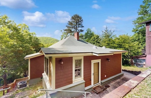 Montreat House | Charming house w/mountain views, fireplace, trail access, cable TV, w/d, AC