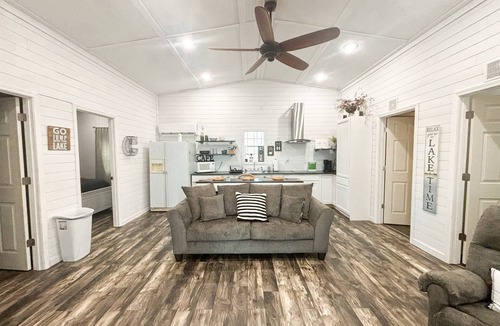 Cullman Cabin | Charming Lakefront Cabin