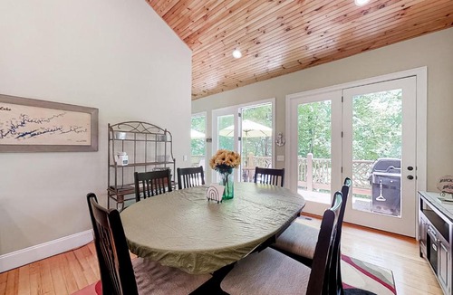 Sharps Chapel House | Charming Lakefront Home Sleep 12 Dock Boat Launch