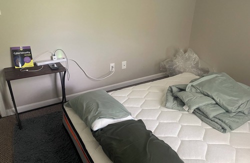 Historic District Bed & Breakfast | Charming Living room in beautiful Annapolis with AC discount long stay