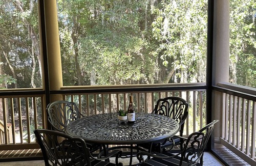 Bluffton House | Charming, Peaceful Hampton Hall Cottage, Updated