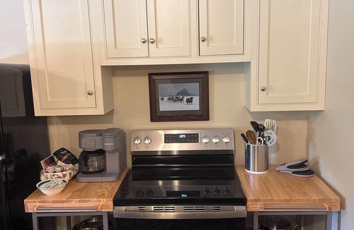 Pella Apartment | Charming private entry apartment tucked under victorian home 6 miles from Pella.