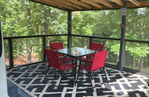 Rocky Top House | Charming rental in Rocky Top, TN-walking distance to Norris lake and marina!