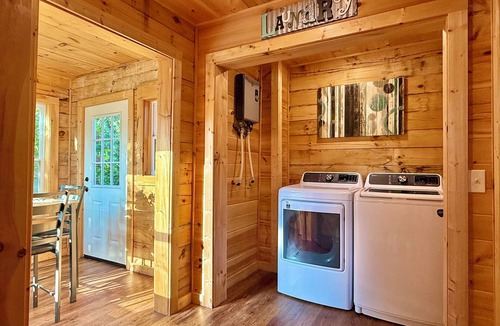 Sevierville Cabin | Charming Smoke Mountain Dream, Near Dollywood, Pool, Pet Friendly, Sleeps 8