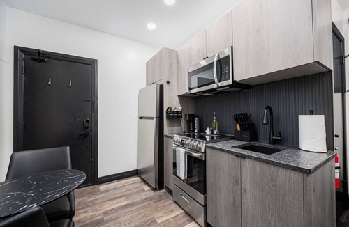 Downtown Columbus Apartment | Charming Suite|Walk to Parks & Cafes|Pets Welcome
