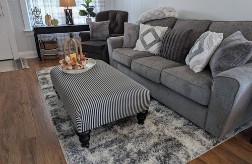Franklin House | Charming & Updated Cozy/Clean 2 bed house! Luxury beds & covered back patio!