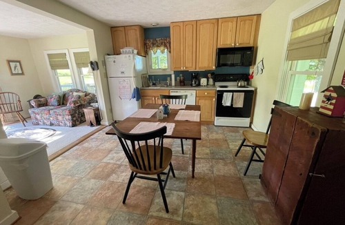 Blue Grass House | Chestnut Cottage, Blue Grass VA
