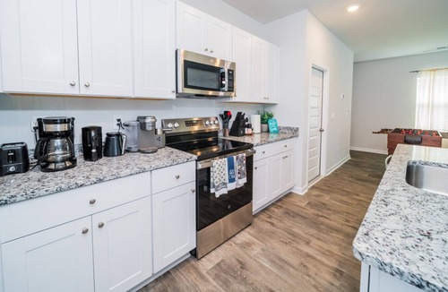 Ash House | Chic Boho 4BR Retreat w/Doggie by Beach&Golf+BBQ