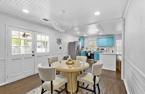 Mount Pleasant House | Chic Modern Cottage Near Downtown and Beaches Family