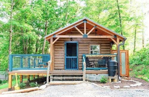 Lupton City Cabin | Chickadee: Funky Mountain Stay @ Talking Water