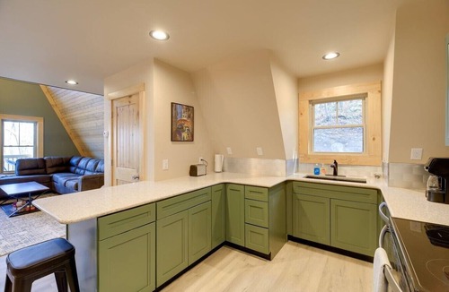 Wytheville Cabin | Chimney Rock Chalet w Mountain Views Near Main St
