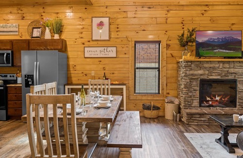 Sevierville Cabin | Classic Log Cabin | Hot Tub, Pool, Games & Dogs OK