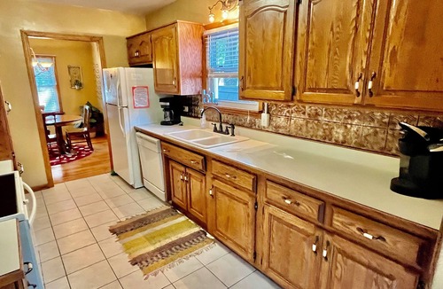 St. Cloud House | Clean, comfortable & conveniently located!