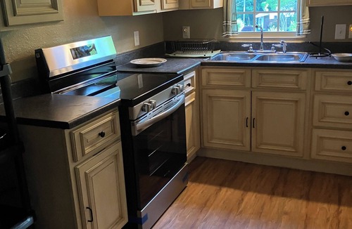 Greeneville Cottage | Clean, Comfortable, Private