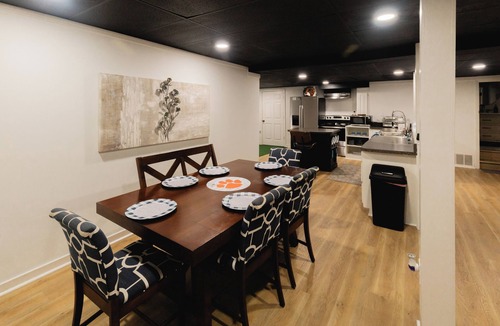 Clemson Apartment | Clemson 3BR Family-Friendly Near Stadium with 75” TV and Indoor Putt Green