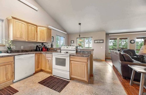 Benchmark House | Cliffview Cabin - ATV-Ready Cabin Perfect Location