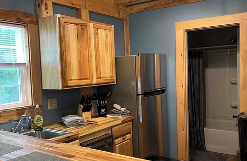 Rogersville Cabin | Clinch Mountain Reserve Cabins #2 & #3. 2-Cabin getaway near Rogersville, TN.