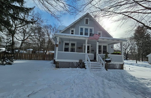 Edray House | Close to bike trails and Snowshoe! Fall colors coming soon!