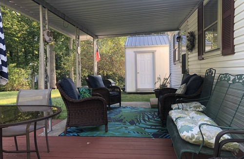 Fayetteville Cottage | Close to National Park, Rock climbing, rafting, hiking, splash pad & playground.