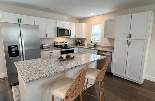 Greenway House | Close to UT, Downtown Knoxville & Smokies Baseball
