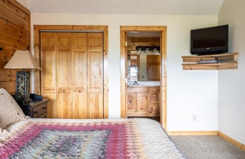 Black Bear Falls House | Closer to Home by Venture Smoky Mountains