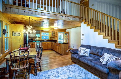 Blowing Rock House | Closest cabin to Tweetsie. BEST Blowing Rock Location! Hot tub & game room