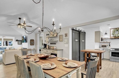 Twin Oaks Cottage | Coastal Farmhouse. Incredible Renovation. Nicest Decor on the Island! $250 Beach Gear Credit Avail