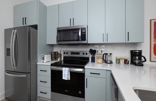 NoDa Apartment | Color Pop - 1BR Suite King Bed, NoDa, Free Parking