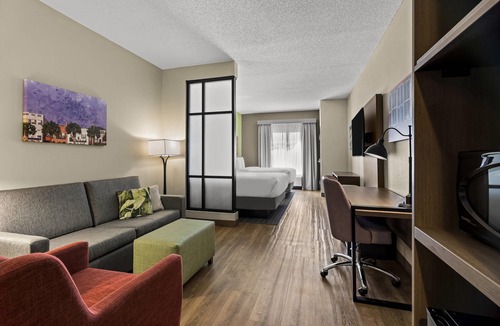 West Ashley Hotel | Comfort Suites Charleston West Ashley