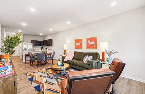 Parkdale House | Comfortable and convenient getaway in Colerain TWP