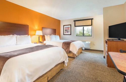 Marquette Hotel | Comfortable Extended-Stay Hotel with Full Kitchens & Pet-Friendly Room