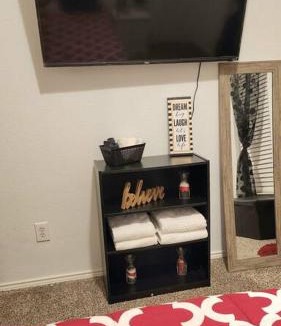 Lancaster House | Comfortable Queen Bedroom with workspace