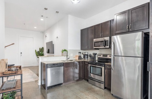Midtown Condo | Contemporary 1BR Furnished Condo Near West End at The Lofts, Nashville