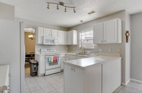 Huntcliff House | Conveniently Located Columbia Home w/Deck & Yard!