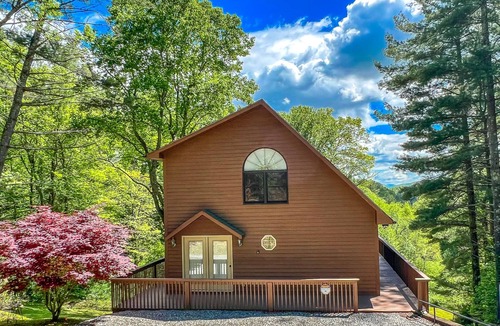 Grassy Creek Cabin | Cooler Temps, Better Memories - 3BR/3BA w/Views, Game Table, & WiFi