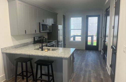 Dalton Condo | Corporate Condo 2BR , Fast WiFi , Week&Month Stay