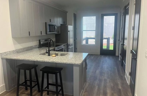 Dalton Condo | Corporate Condo 2BR , Fast WiFi , Week & Month Stay