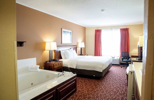 Coshocton Hotel | Coshocton Village Inn and Suites